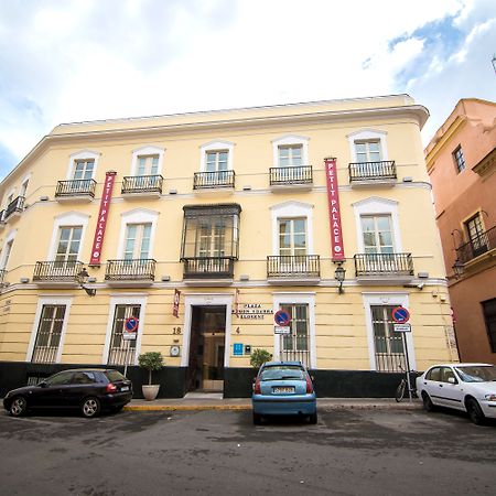 Petit Palace Santa Cruz Севилья Экстерьер фото