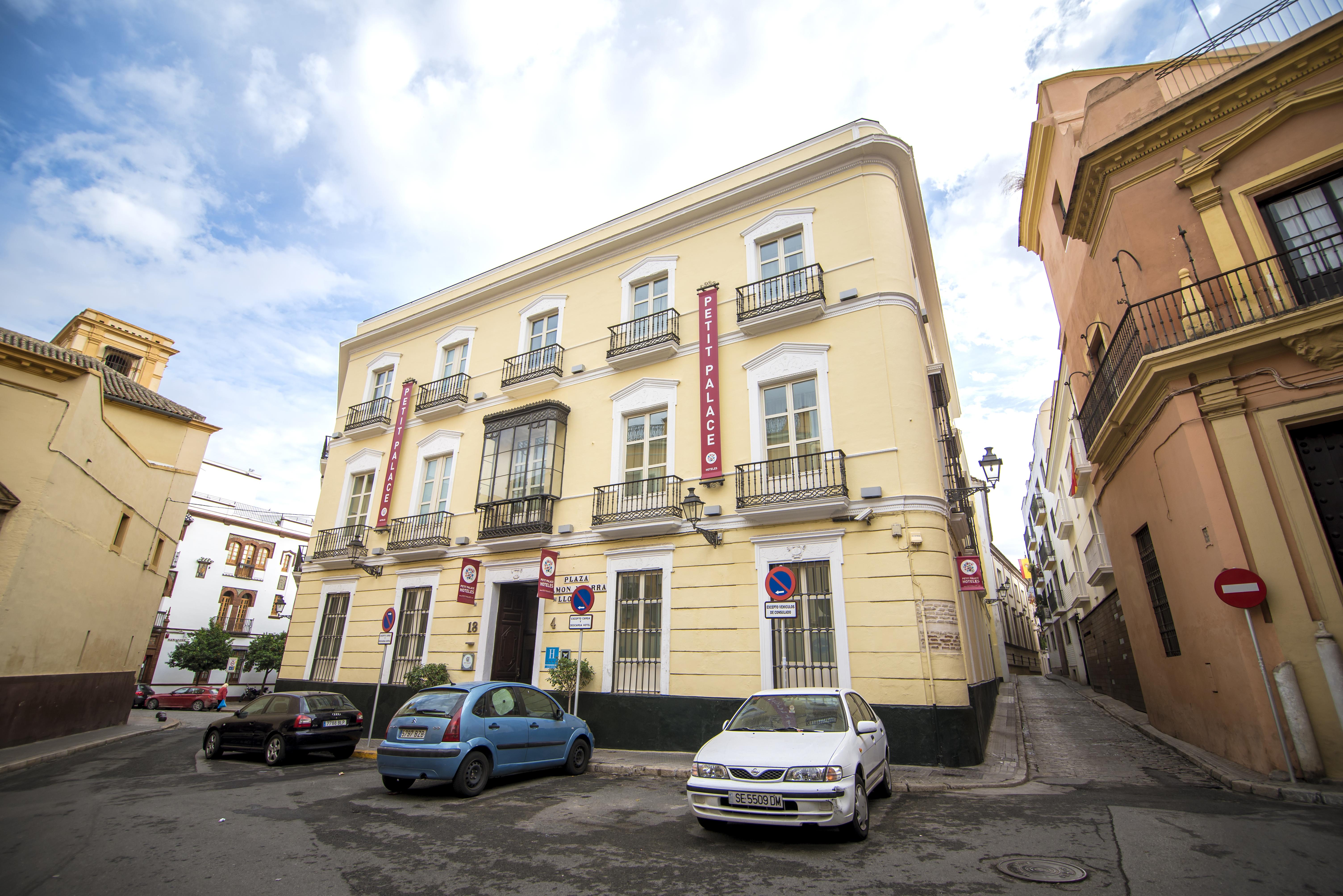 Petit Palace Santa Cruz Севилья Экстерьер фото