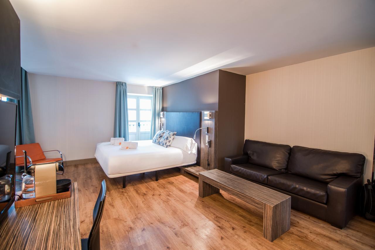 Petit Palace Santa Cruz Севилья Экстерьер фото