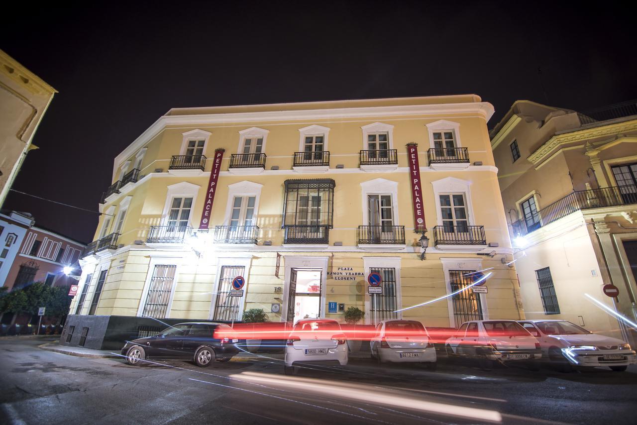 Petit Palace Santa Cruz Севилья Экстерьер фото